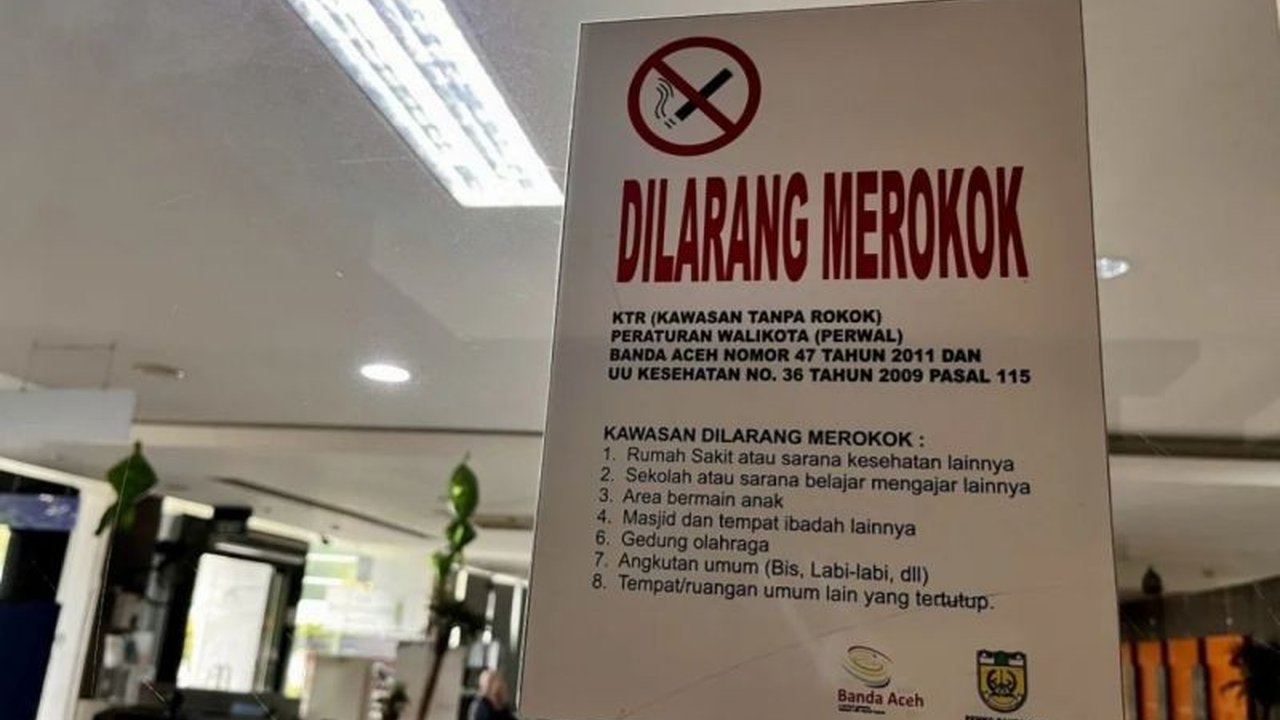 Wali Kota Pekanbaru terbitkan Surat Edaran penerapan Perda Kawasan Tanpa Rokok (KTR) yang ketat, meliputi larangan merokok di seluruh ruangan kantor pemerintahan dan sanksi tegas bagi pelanggar.