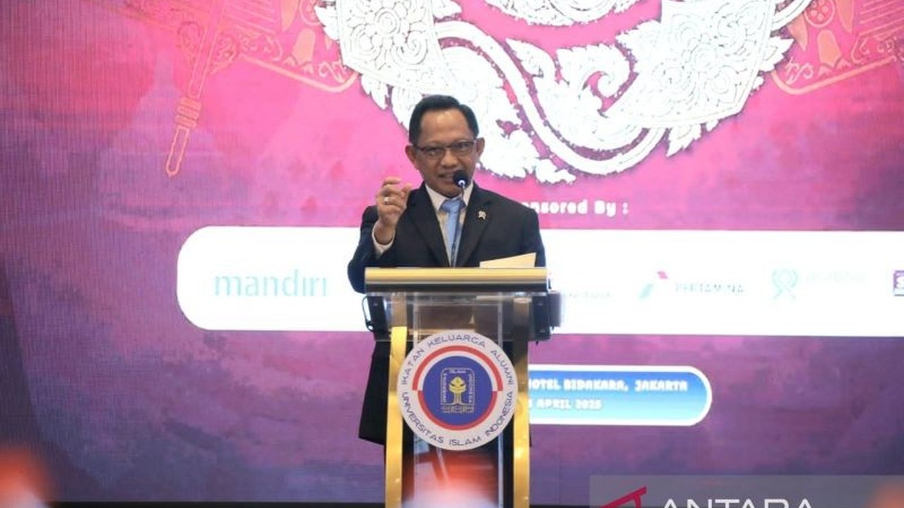 Mendagri Tito Karnavian mengajak akademisi Universitas Islam Indonesia (UII) untuk bersama-sama mengevaluasi sistem Pilkada serentak 2024 guna menciptakan demokrasi yang lebih sehat dan akuntabel.