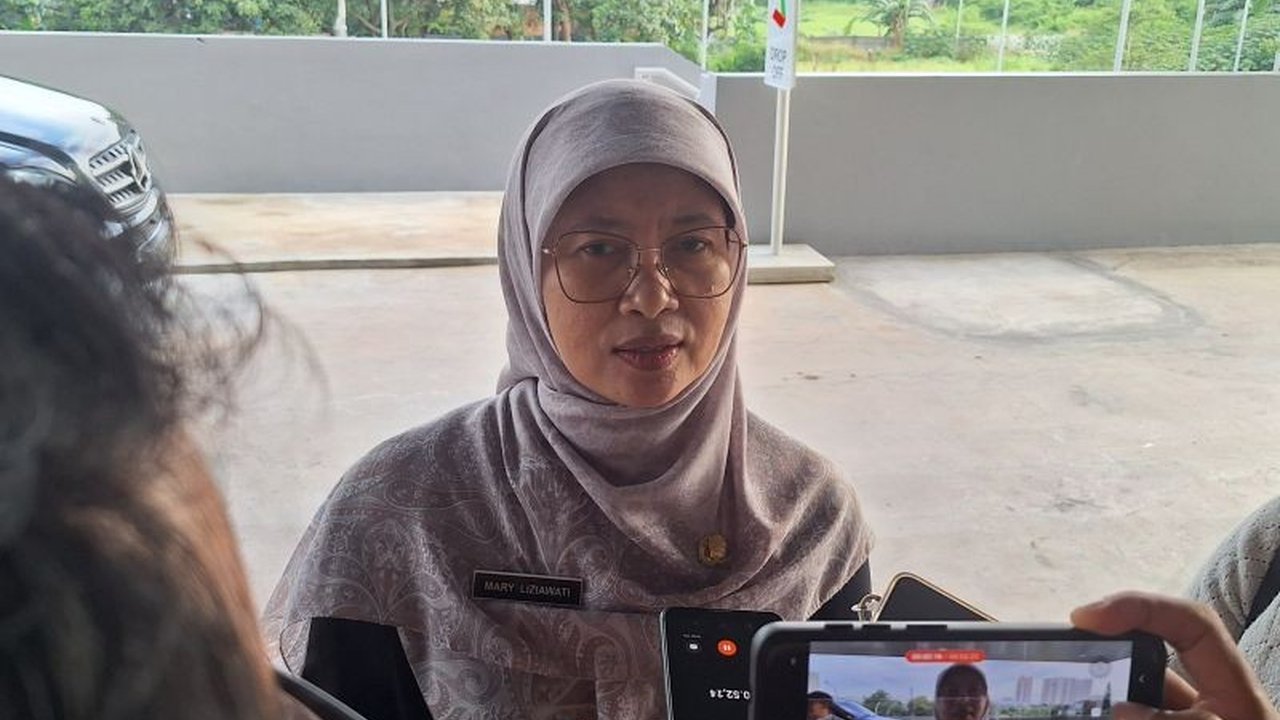 Dinas Kesehatan Depok meningkatkan kompetensi pengawas keamanan pangan untuk mendukung Program Makan Bergizi Gratis (MBG) dan mencegah keracunan makanan, melibatkan guru, tenaga kesehatan, dan masyarakat dalam pengawasan.