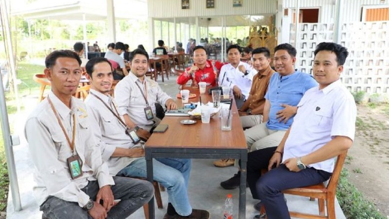 Universitas Muhammadiyah Palangka Raya (UMPR) berkolaborasi dengan BPR Bank Syariah Amanah untuk meningkatkan literasi keuangan syariah mahasiswa melalui berbagai program inovatif, termasuk pelatihan dan magang.