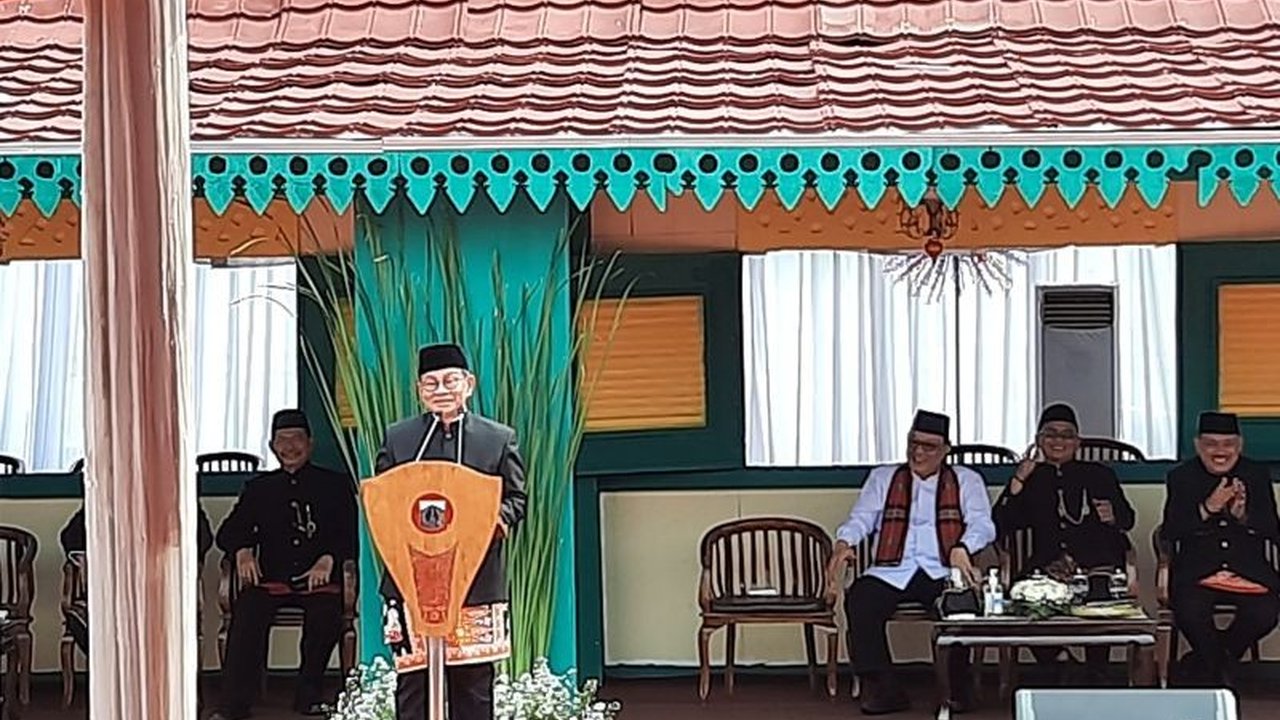 Pemprov DKI Jakarta akan memberikan penghargaan Benyamin Sueb Awards kepada kelurahan dan kecamatan berprestasi yang peduli lingkungan, sebagai bentuk apresiasi pada kontribusi mereka dan pelestarian budaya Betawi.