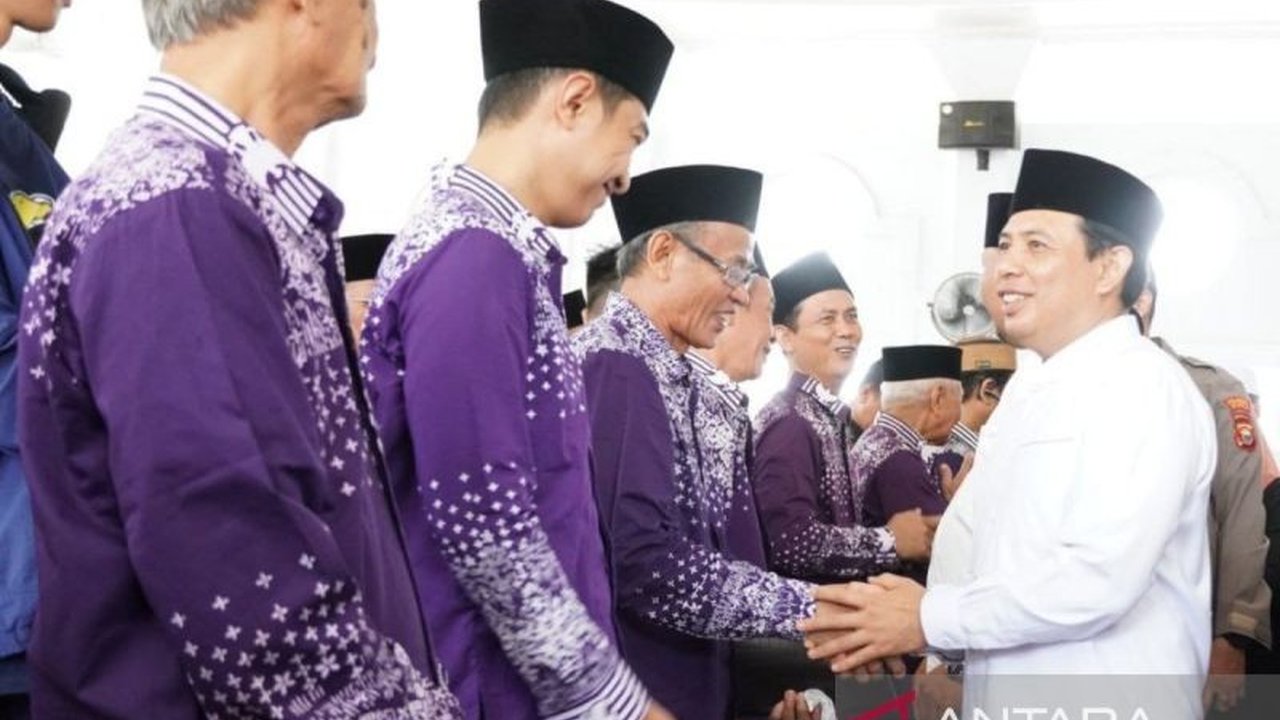 Wali Kota Bengkulu melepas 320 calon haji Kota Bengkulu yang akan memasuki asrama haji pada awal Mei 2025,  berpesan agar menjaga kesehatan dan keselamatan selama perjalanan ibadah haji.