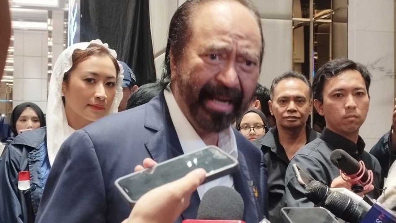 Ketua Umum Partai NasDem, Surya Paloh, menekankan pentingnya perubahan mentalitas dan integritas generasi muda dalam membangun bangsa Indonesia yang lebih hebat, bukan hanya mengandalkan orasi para elite.