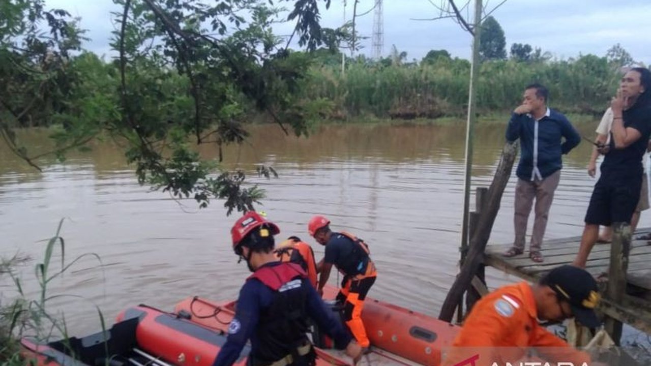 Pemerintah Kutai Timur mengerahkan tim gabungan untuk mencari Fiki (10 tahun) yang diduga diterkam buaya di Sungai Sangatta, Kalimantan Timur.