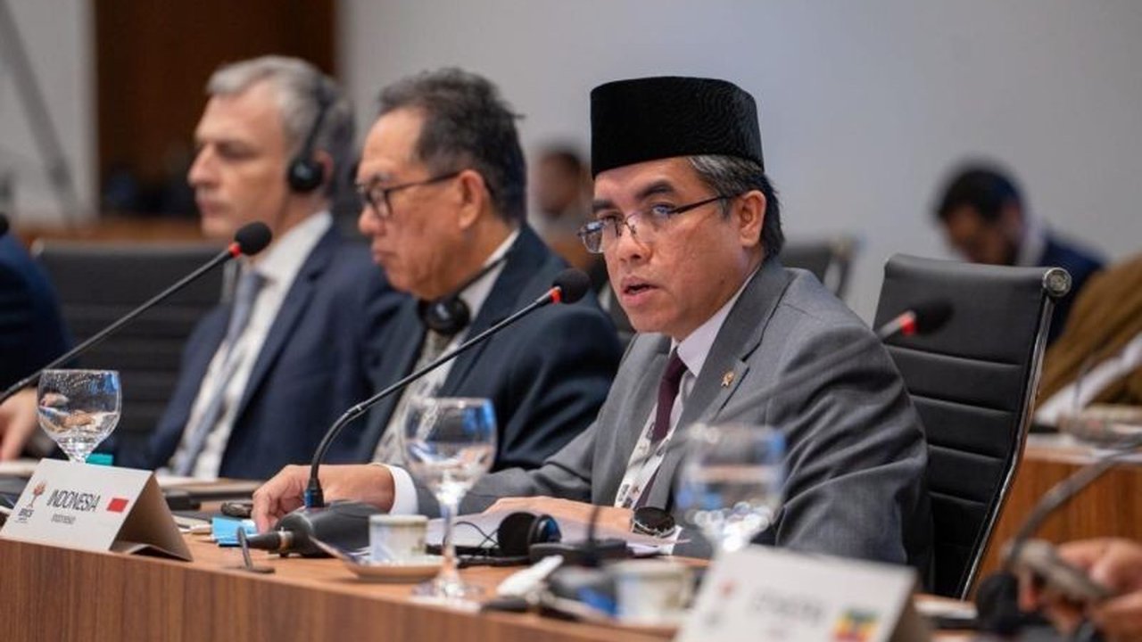 Menteri Ketenagakerjaan Indonesia, Yassierli, dalam pertemuan BRICS di Brasil, menekankan pentingnya tata kelola AI yang kolaboratif dan adil untuk mencegah kesenjangan dan memastikan teknologi bermanfaat bagi kemanusiaan.