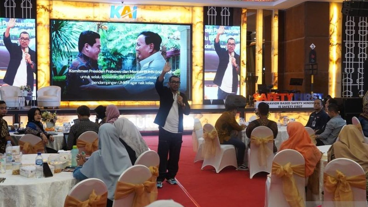 PT Kereta Api Indonesia (KAI) Daop 8 Surabaya berkolaborasi dengan Kementerian BUMN menggelar pelatihan terpadu bagi UMKM Jawa Timur untuk meningkatkan daya saing dan pertumbuhan ekonomi berkelanjutan.