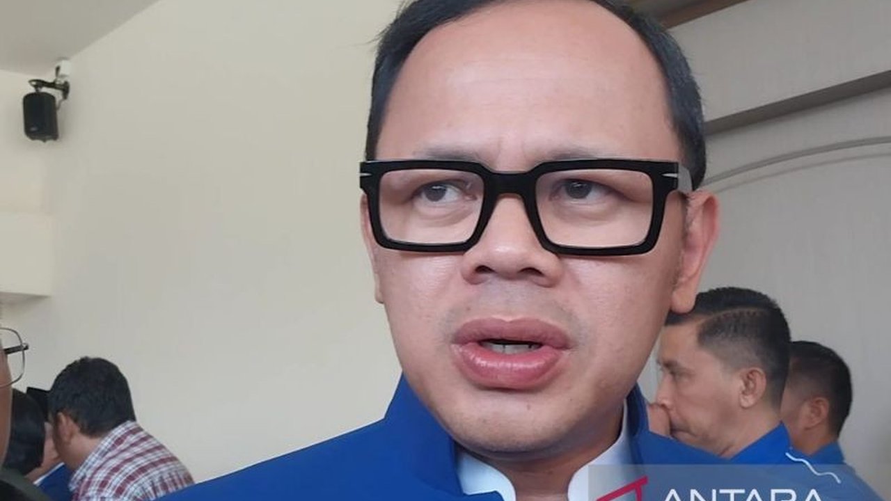 Wamendagri Bima Arya dukung meritokrasi di pemerintahan NTB, sementara Gubernur Iqbal tunda mutasi pejabat untuk menghindari pelanggaran prosedur dan teguran KASN.
