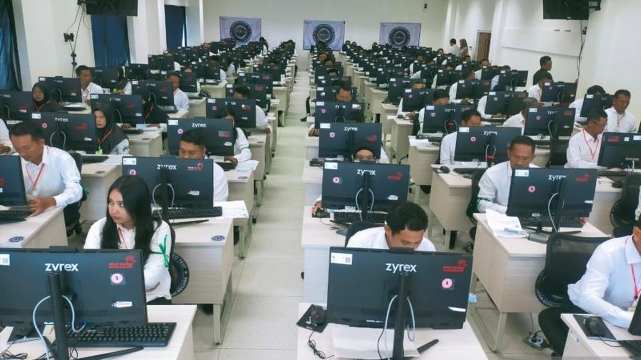 Sebanyak 697 peserta non-ASN Kemenag NTB mengikuti seleksi kompetensi tahap II calon PPPK, dengan harapan dapat diangkat menjadi ASN.