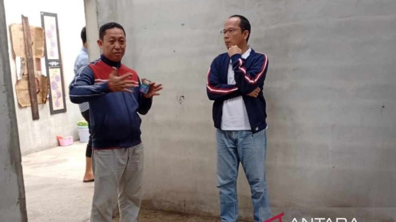 Angin kencang dan hujan petir di Bangka Tengah mengakibatkan kerusakan pada 63 rumah warga Desa Celuak; tiga rusak berat, sisanya rusak sedang dan ringan.