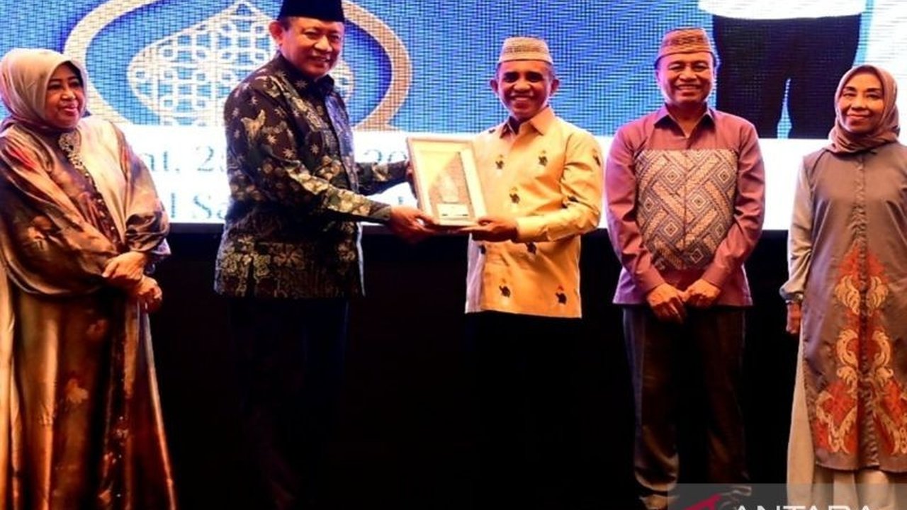 Gubernur Gorontalo dan Sulteng sepakat memperkuat kerja sama pengelolaan potensi Teluk Tomini untuk mendorong pertumbuhan ekonomi daerah berbasis kearifan lokal dan pemberdayaan nelayan.