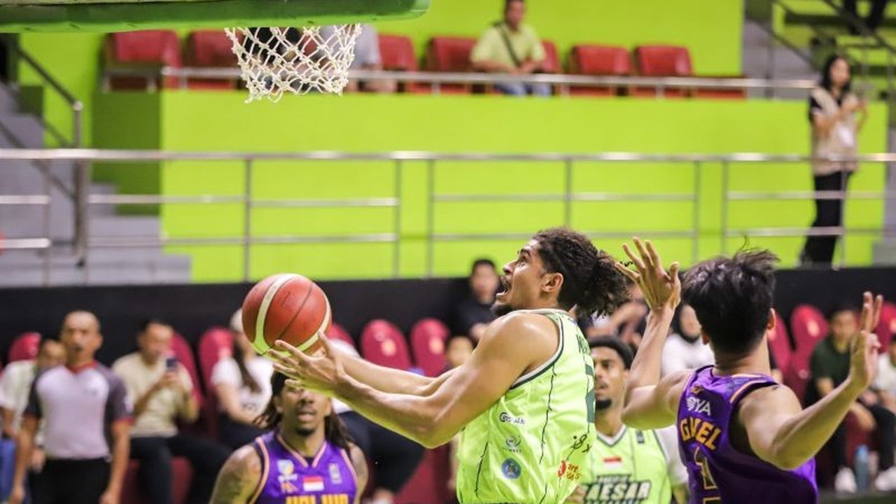 Pacific Caesar Surabaya berhasil meraih kemenangan 99-78 atas Tangerang Hawks dalam pertandingan IBL yang menegangkan, hasil dari kerja keras dan perjuangan panjang seluruh tim.