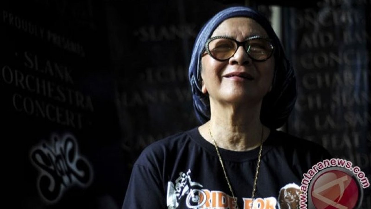 Ibunda Bimbim Slank, Iffet Veceha Sidharta, meninggal dunia pada Sabtu malam pukul 22.42 WIB di usia 87 tahun, meninggalkan duka mendalam bagi keluarga Slank dan pencinta musik Indonesia.