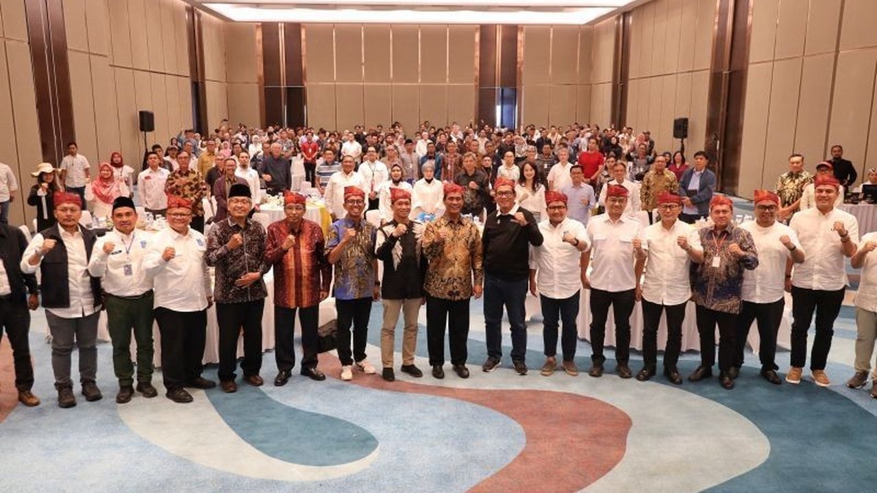 BNI dan IKA ITS memperpanjang kerja sama untuk meningkatkan inklusi keuangan melalui penerbitan Kartu Tanda Anggota (KTA) co-branding, menargetkan 6.000 kartu untuk wisudawan ITS tahun ini.