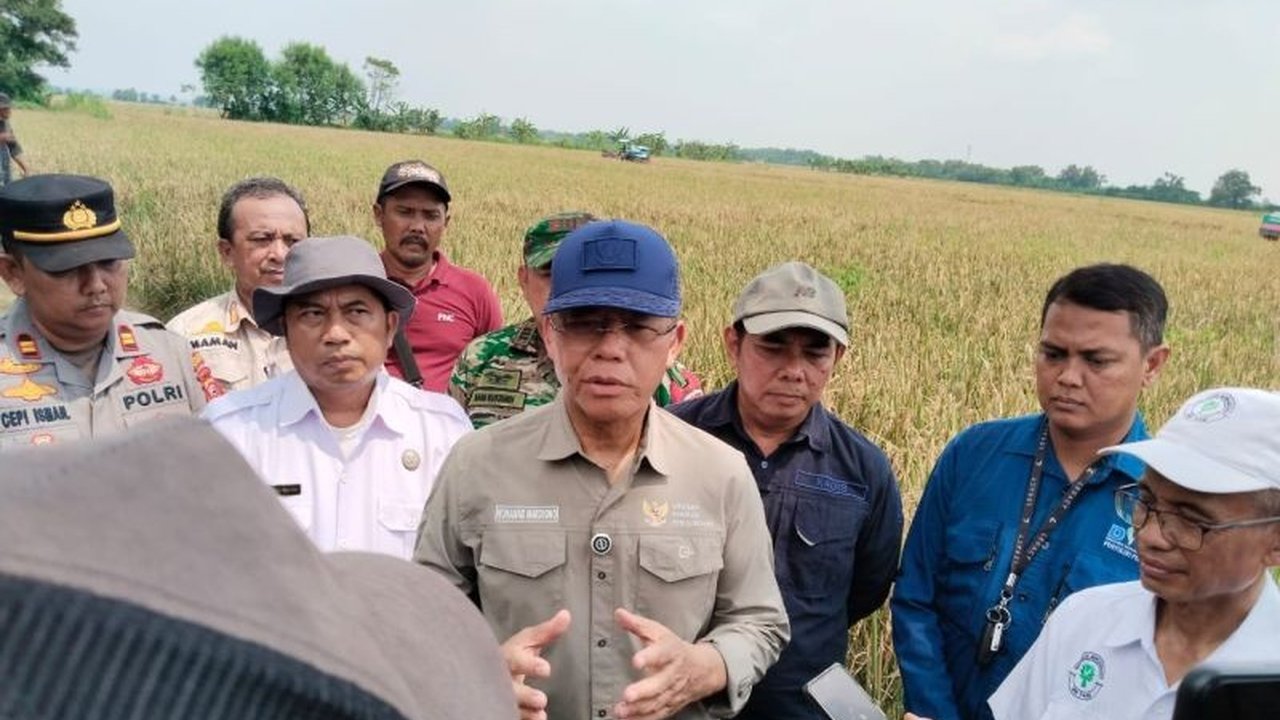 Utusan Khusus Presiden mendorong petani Indonesia terapkan pertanian organik hewani untuk tingkatkan produktivitas dan turunkan biaya produksi, dengan contoh sukses dari petani Karawang.