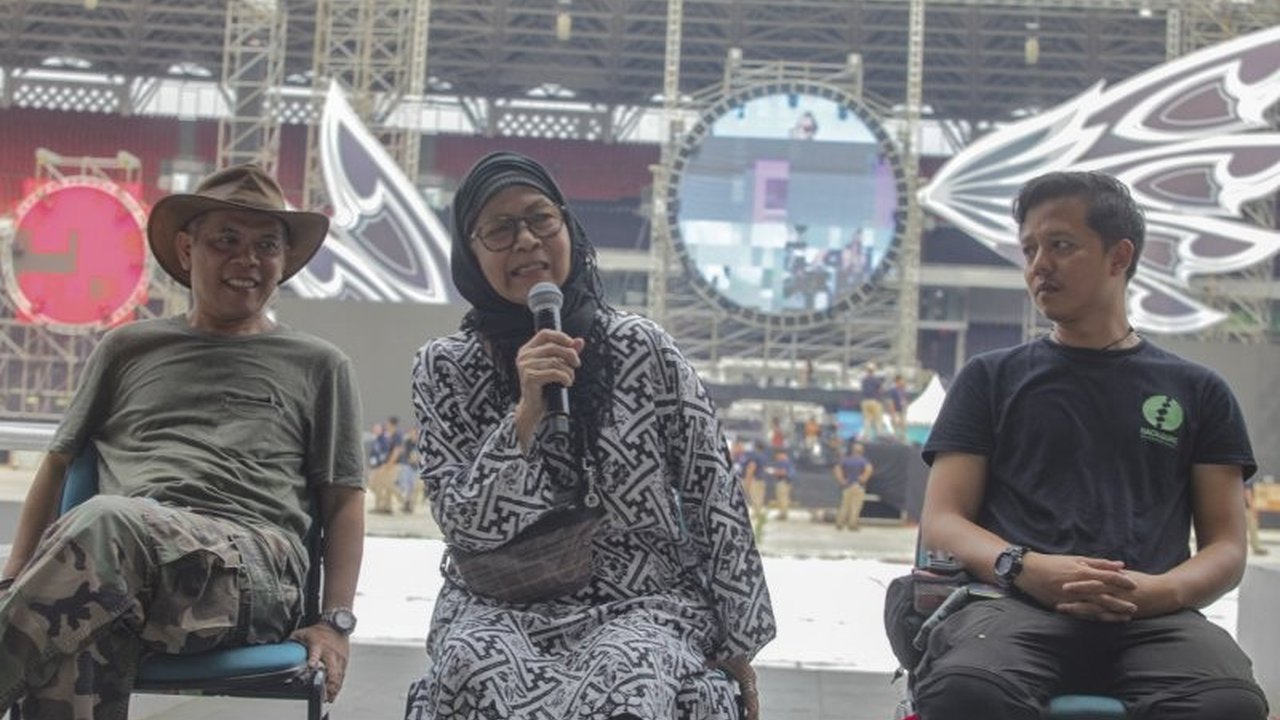 Bunda Iffet, ibu dari drummer Slank Bimbim, meninggal dunia di usia 87 tahun, meninggalkan warisan kasih sayang dan dukungan tak ternilai bagi perjalanan karier Slank.