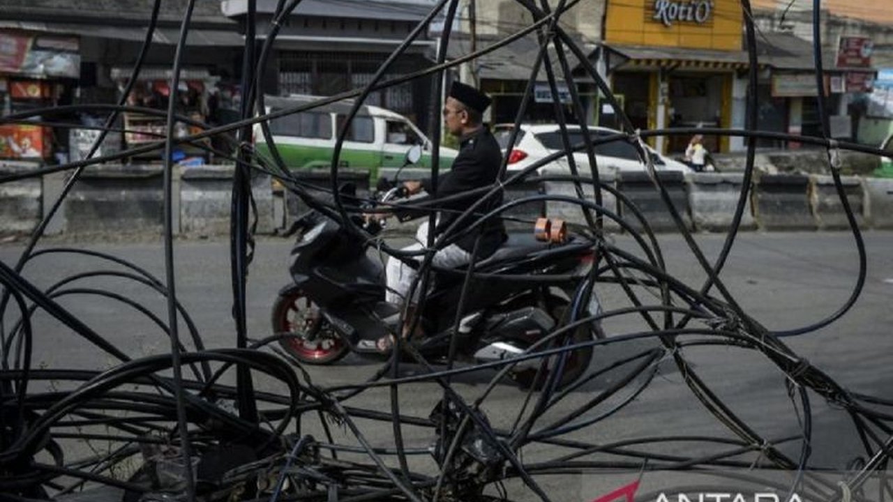 Pemkot Tangerang dan Apjatel sepakat untuk merelokasi kabel udara di Batuceper ke bawah tanah guna meningkatkan keamanan, ketertiban, dan kenyamanan masyarakat, dengan target penyelesaian pada tahun ini.