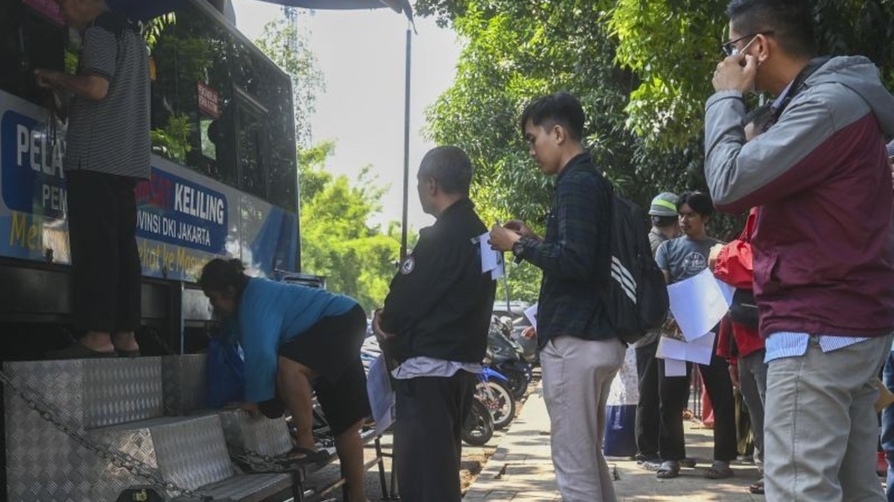 Gubernur DKI Jakarta, Pramono Anung, menegaskan tidak akan memberikan pemutihan pajak kendaraan bermotor dan akan mengejar penunggak pajak yang dinilai telah menikmati fasilitas umum tanpa membayar pajak yang seharusnya.