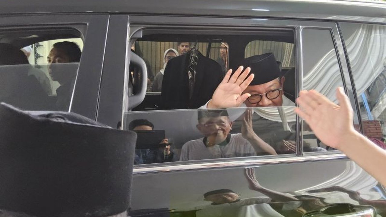 Gubernur DKI Jakarta, Pramono Anung, menyampaikan pesan duka cita dan menekankan pentingnya persatuan di kalangan Slank setelah kepergian Bunda Iffet, sosok penting yang mempersatukan banyak kelompok musisi di Jakarta.