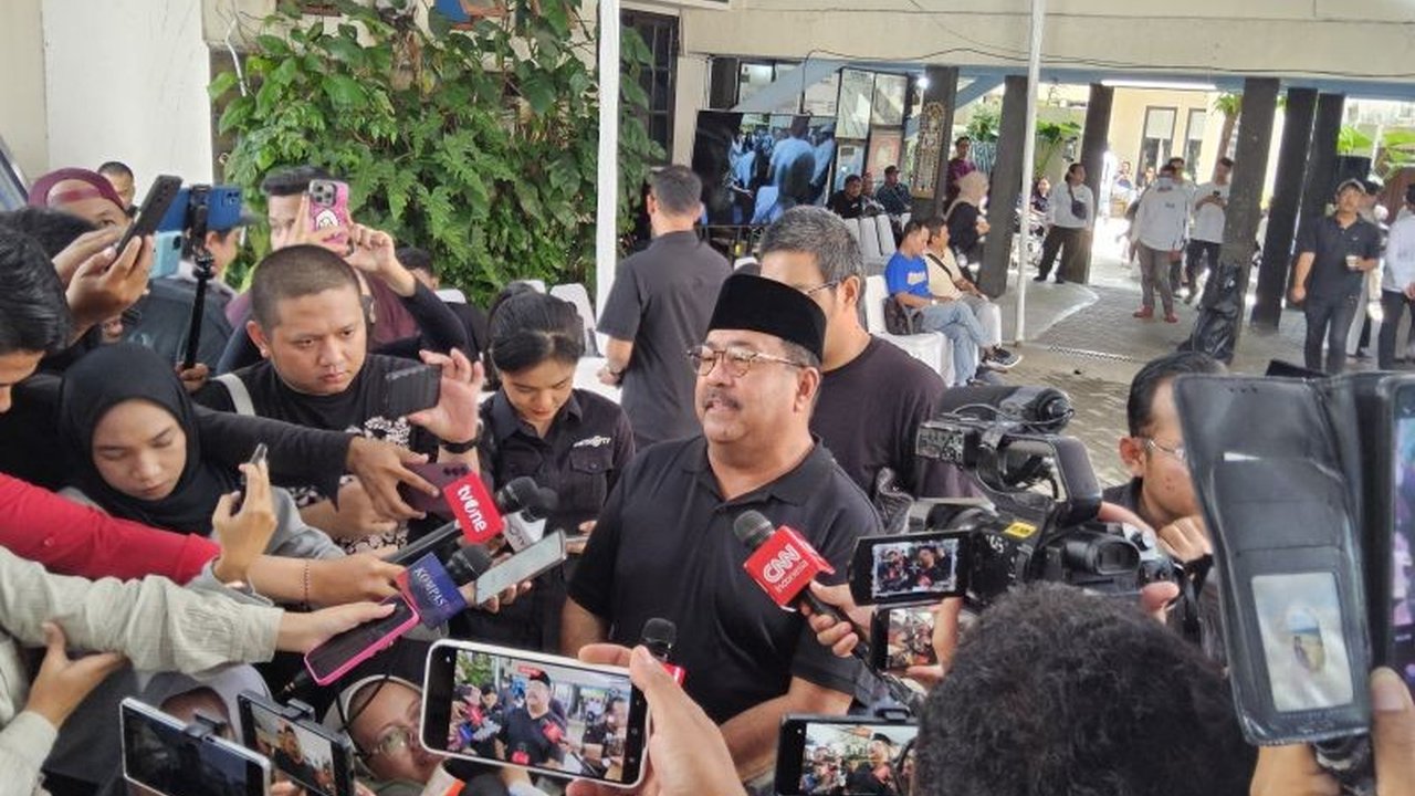 Wakil Gubernur DKI Jakarta, Rano Karno, menyampaikan belasungkawa atas berpulangnya Iffet Veceha, ibunda Bimbim Slank, yang merupakan menantu mantan Gubernur DKI Jakarta Soemarno Sosroatmodjo.