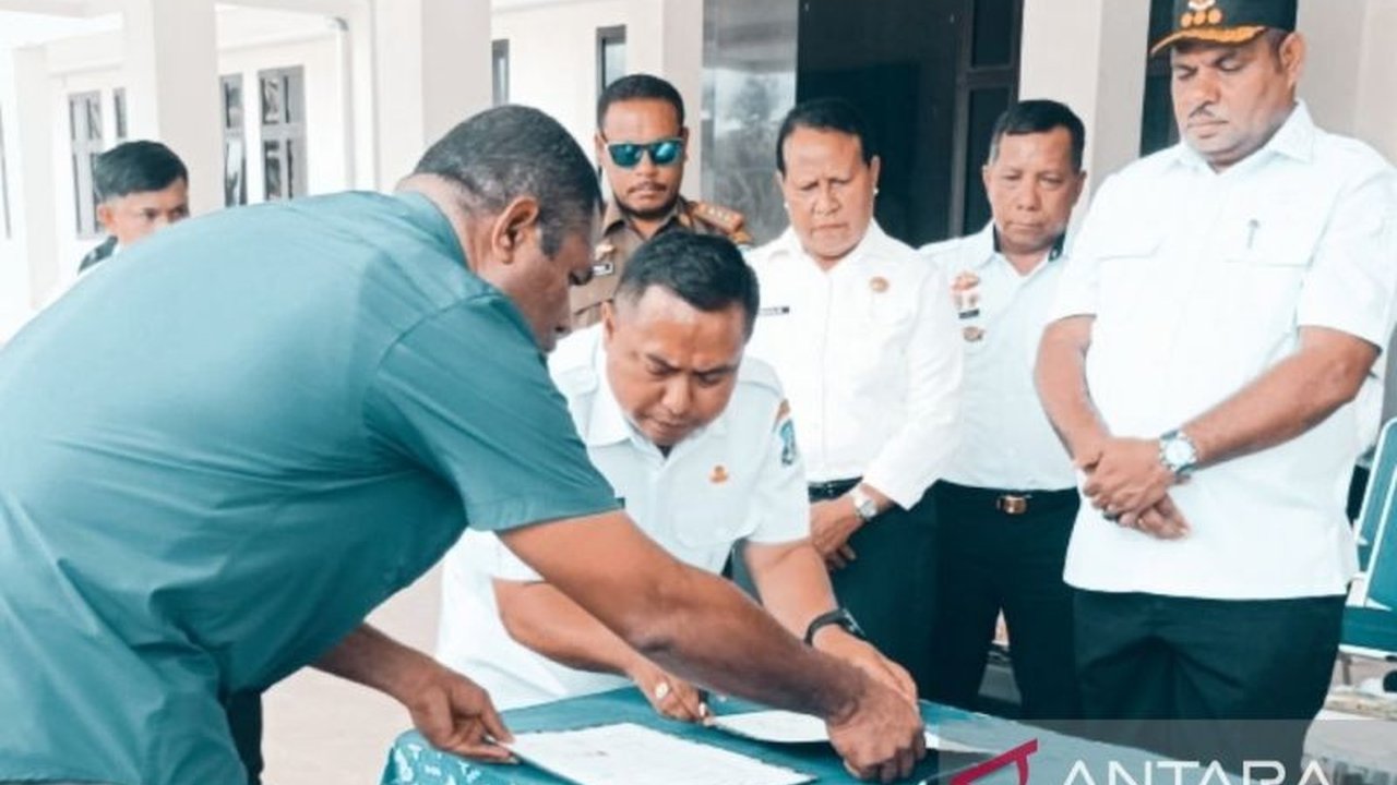 Pemerintah Kabupaten Supiori, Papua, bekerja sama dengan Kejari Biak Numfor untuk melindungi aset daerah senilai Rp2,8 triliun, termasuk tanah, kendaraan, dan infrastruktur.