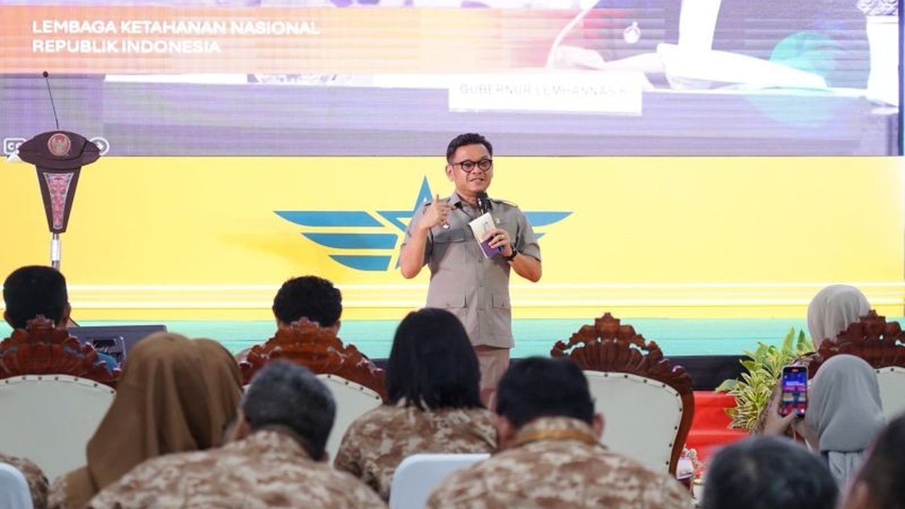 Gubernur Lemhannas, Ace Hasan Syadzily, mendorong Indonesia memanfaatkan kebijakan tarif resiprokal Trump untuk memperkuat ketahanan ekonomi nasional dengan fokus pada hilirisasi, industri dalam negeri, dan ekonomi digital.