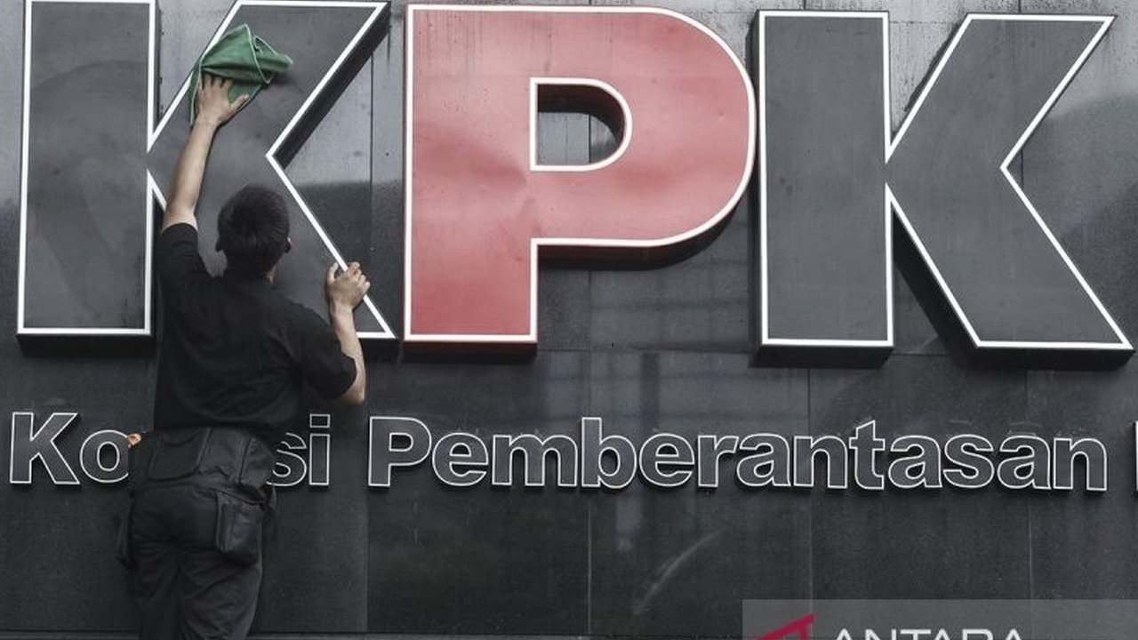 Komisi Pemberantasan Korupsi (KPK) menggeledah beberapa lokasi di Kalimantan Barat terkait penyidikan kasus dugaan korupsi baru,  rinciannya masih dirahasiakan hingga proses penggeledahan selesai.