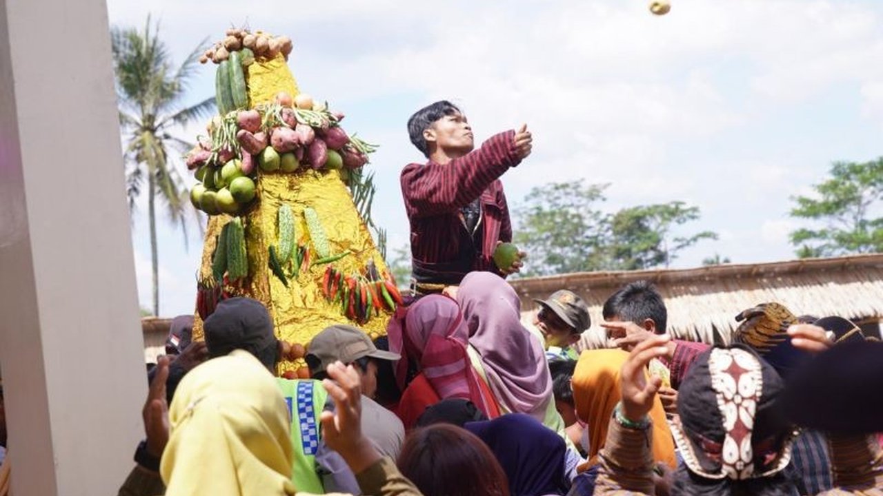 Wakil Bupati Sleman, Danang Maharsa, memuji tradisi Ngrowhod di Kalurahan Girikerto sebagai upaya pelestarian alam dan budaya lokal, sekaligus memperkuat solidaritas masyarakat.
