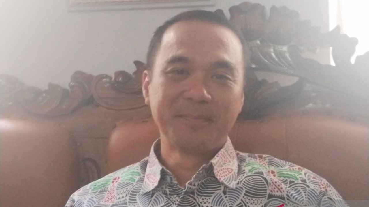 Dinas Sosial Kabupaten Mukomuko menyalurkan bantuan sandang dan makanan kepada 30 warga miskin, lansia, penyandang disabilitas, dan anak terlantar yang belum pernah menerima bantuan pemerintah.