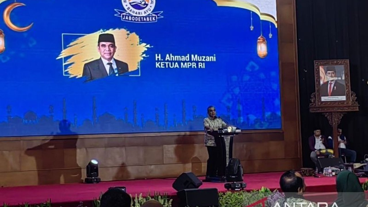 Ketua MPR RI Ahmad Muzani mendorong kepala daerah Tegal untuk mendukung UMKM, menyebut warteg sebagai kontribusi signifikan bagi perekonomian nasional.