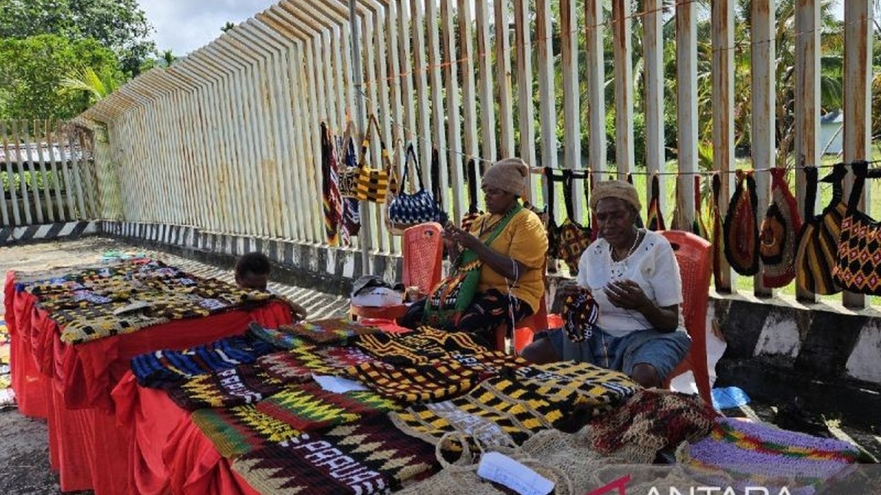 Pemerintah Provinsi Papua mendorong pengembangan koperasi untuk memaksimalkan potensi ekonomi lokal guna meningkatkan kesejahteraan masyarakat, kendati masih banyak koperasi yang belum aktif.