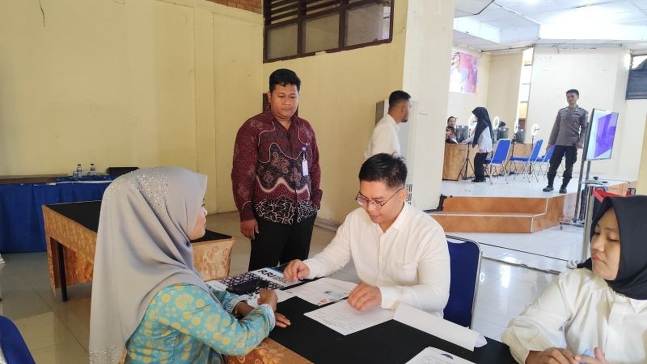 UPT BKN Jambi memfasilitasi seleksi kompetensi PPPK tahap dua untuk 5.588 peserta dari berbagai instansi, berlangsung dari 22 April hingga 11 Mei 2025, dengan berbagai persiapan untuk memastikan kelancaran ujian.