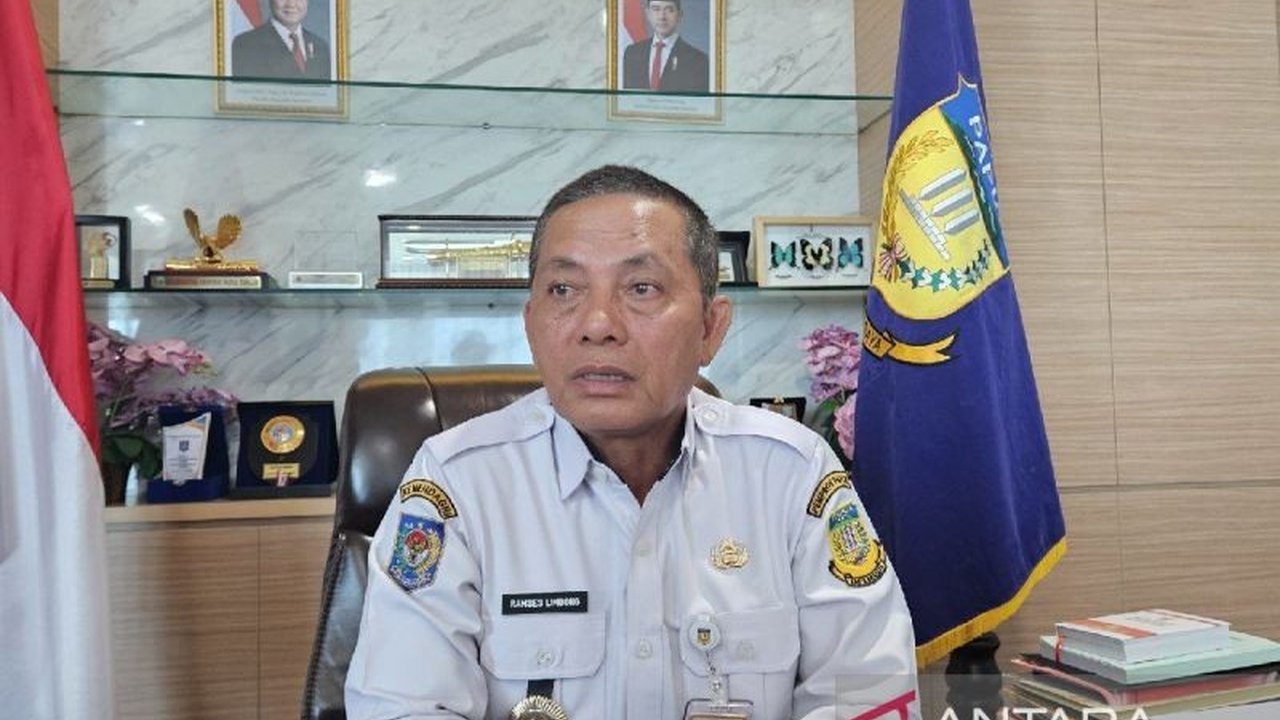 Penjabat Gubernur Papua, Ramses Limbong, mendesak Bank Papua meningkatkan pembiayaan UMKM guna mendorong pertumbuhan ekonomi dan mengurangi ketergantungan pada pinjaman ilegal di sembilan kabupaten/kota Provinsi Papua.