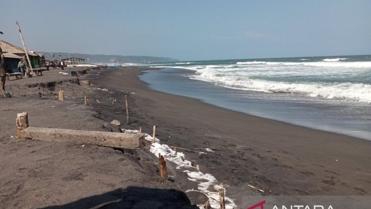 BPBD Bantul pasang 29 EWS di pesisir pantai selatan untuk antisipasi tsunami akibat gempa Megathrust dan Sesar Opak, meskipun idealnya dibutuhkan 45 EWS.