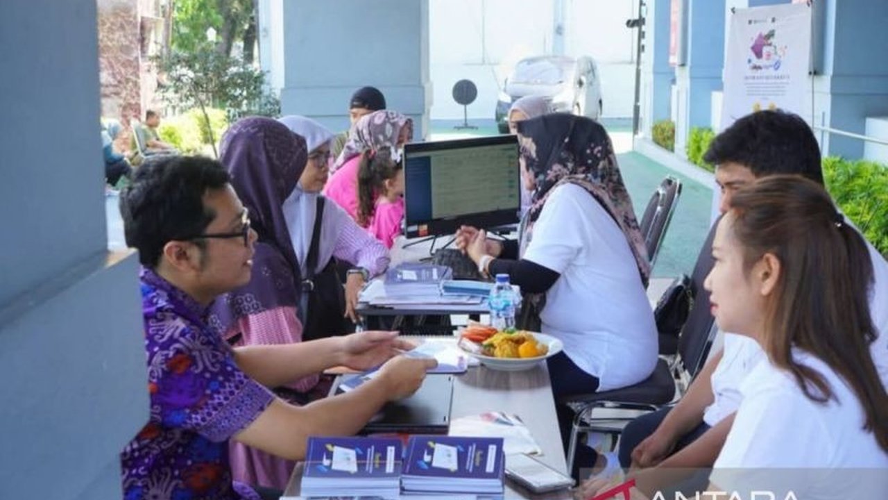 Kemenkum Sumbar selenggarakan Klinik Kekayaan Intelektual Mobile (MIP) dalam rangka memperingati Hari Kekayaan Intelektual Sedunia 2025, melayani konsultasi dan pendampingan pendaftaran merek dan hak cipta bagi masyarakat.
