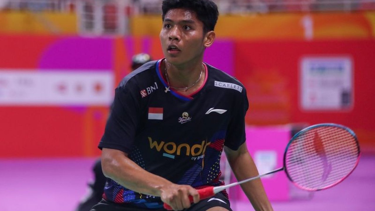 Pebulu tangkis muda, Moh. Zaki Ubaidillah atau Ubed, sukses memberikan kemenangan untuk Indonesia atas Inggris di Piala Sudirman 2025, membawa Indonesia unggul 3-0.