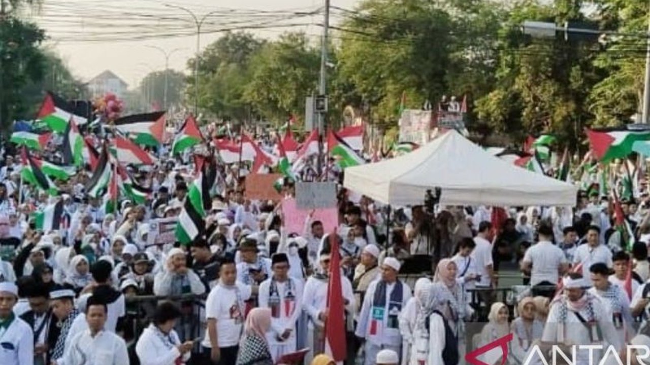 ASN Pemkab Karawang menunjukkan solidaritas global dengan mendonasikan Rp239 juta untuk membantu Palestina,  bergabung dengan masyarakat dan Forkopimda dalam aksi kemanusiaan.