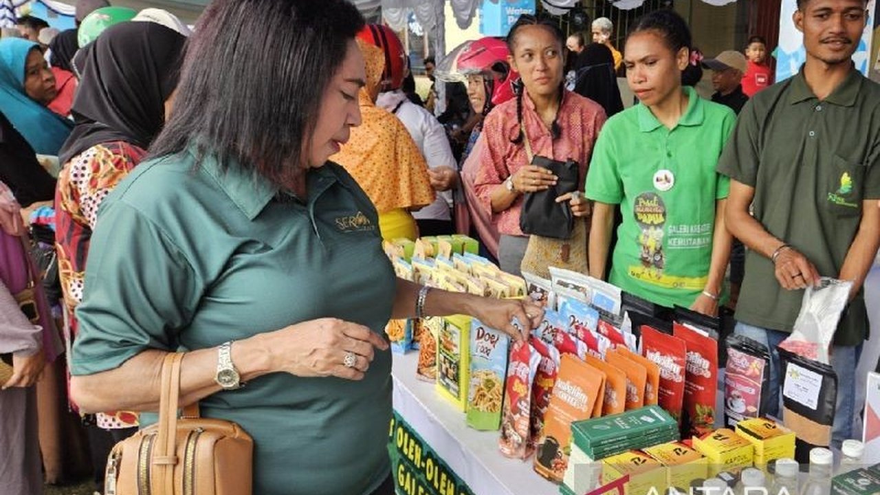 Penerimaan Negara Bukan Pajak (PNBP) Papua ditargetkan mencapai Rp50 miliar pada tahun 2024, berasal dari tebangan kayu yang telah mengantongi izin dari pemilik hak ulayat dan pemerintah.