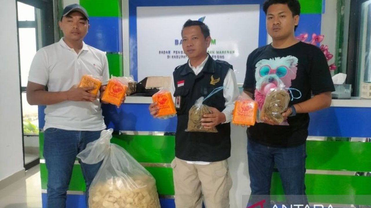 BPOM Rejang Lebong mengungkap produksi kerupuk berboraks di Desa Air Merah, mengamankan 22 kg bleng Djago dan sejumlah kerupuk siap edar.