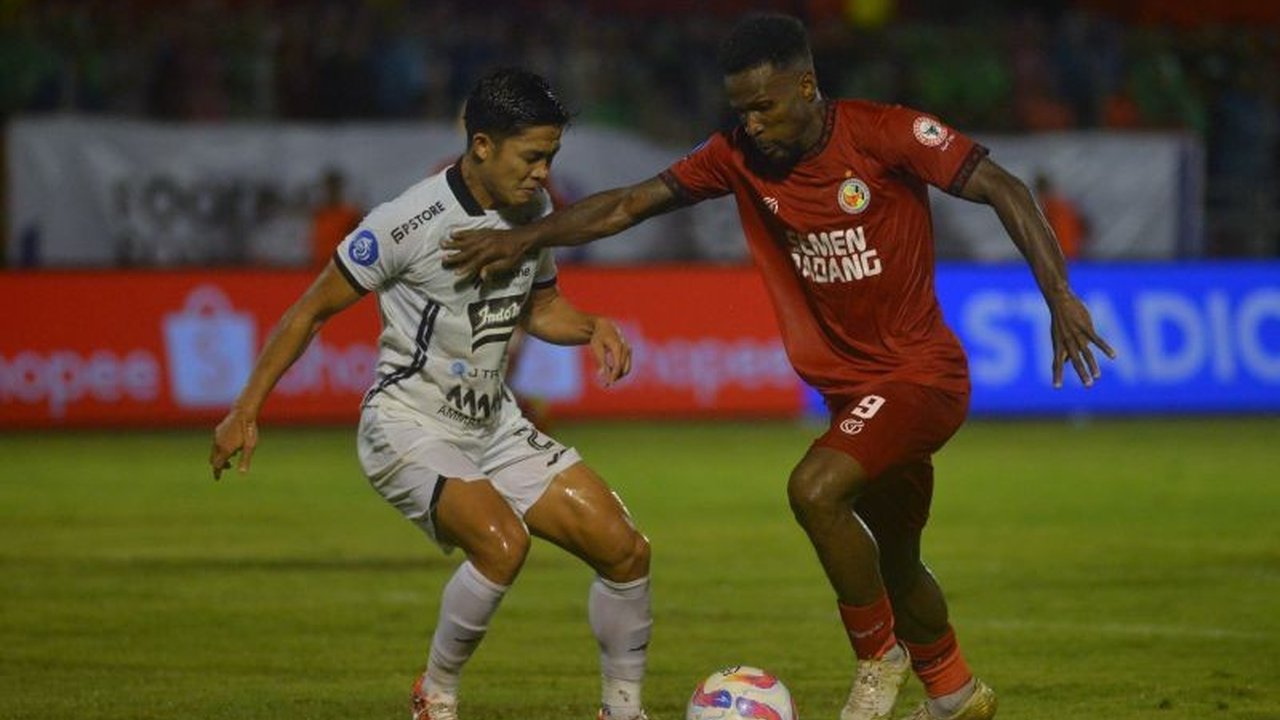 Kekalahan Persija Jakarta 0-2 atas Semen Padang di Liga 1 Indonesia membuat mereka terlempar dari empat besar klasemen sementara.