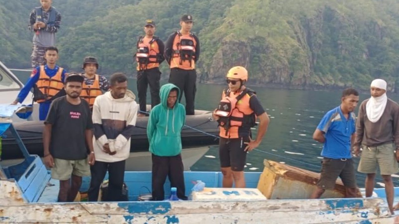Enam Nelayan Alor Selamat Setelah Terombang-ambing di Laut, Tim SAR Berhasil Lakukan Evakuasi