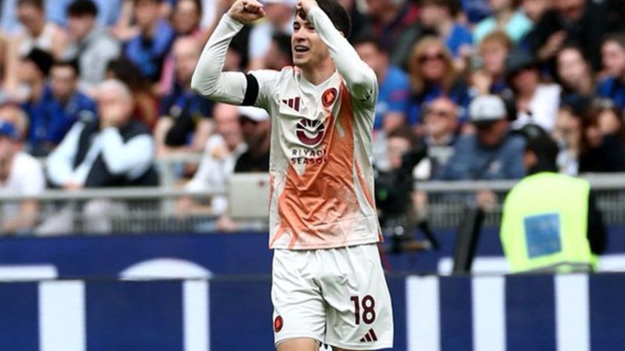 Kekalahan Inter Milan dari AS Roma membuat Napoli merebut puncak klasemen sementara Liga Italia, meskipun belum memainkan pertandingan melawan Torino.