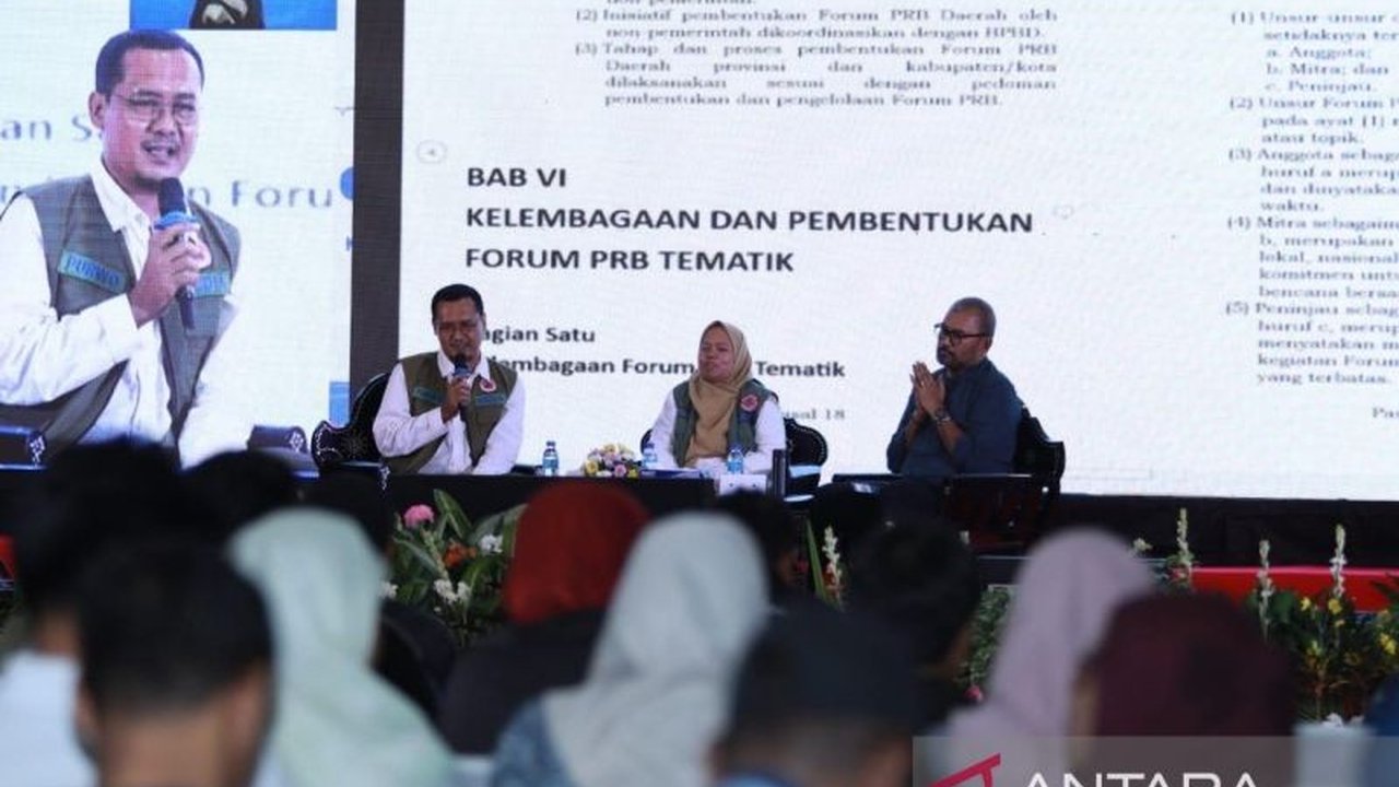 Badan Nasional Penanggulangan Bencana (BNPB) menekankan peran penting dunia usaha dalam mitigasi bencana di Indonesia, khususnya pendampingan masyarakat dan perencanaan yang matang untuk mengurangi dampak bencana.