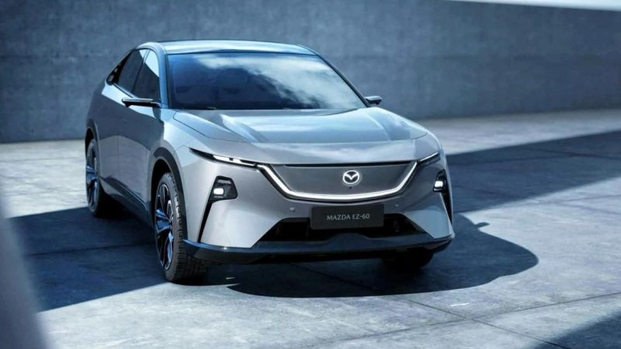 SUV listrik Mazda EZ-60 sukses besar di China dengan 10.600 pemesanan dalam 48 jam setelah peluncurannya di Shanghai Auto Show 2025, menawarkan teknologi canggih dan desain futuristik.