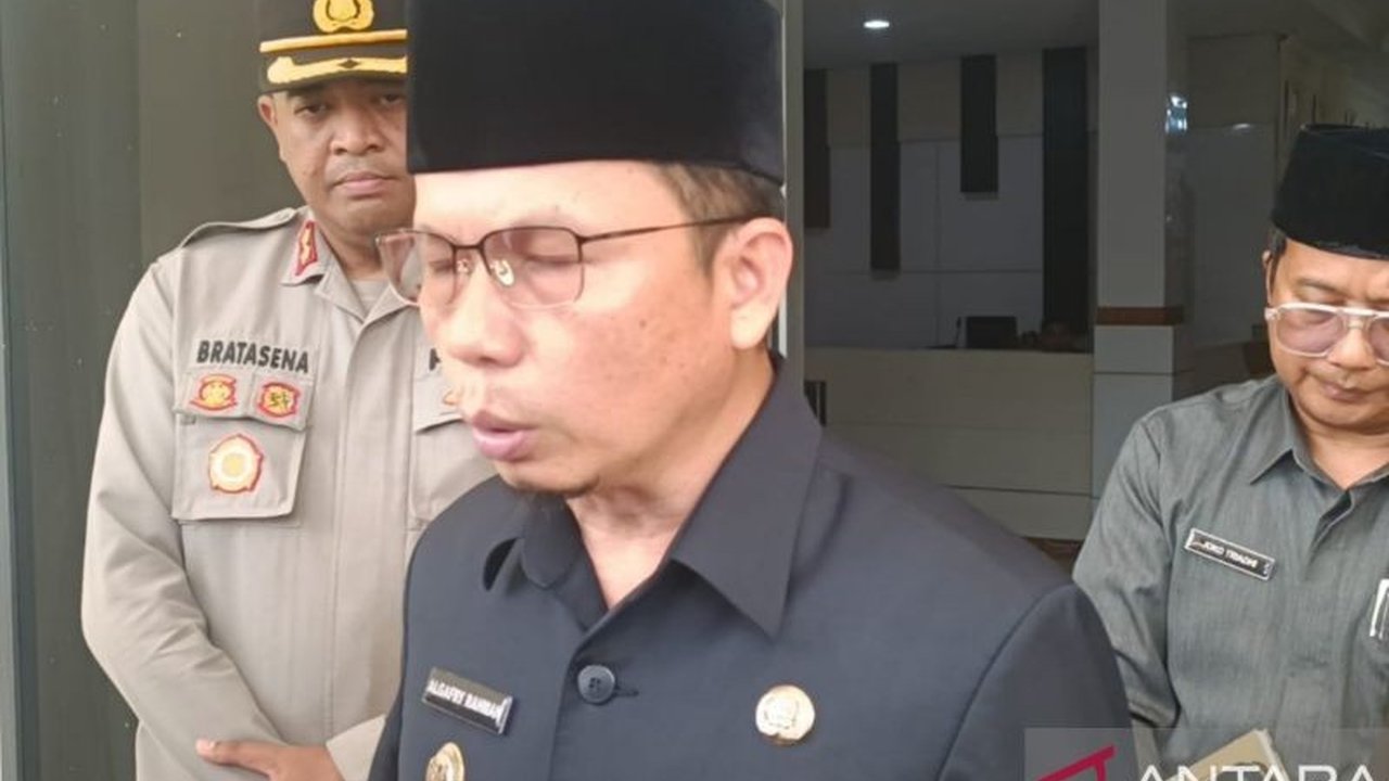Bupati Bangka Tengah, Algafry Rahman, menyoroti maraknya penambangan timah ilegal dan penyelundupan yang mengancam penerimaan royalti daerah meskipun telah mengalami peningkatan.