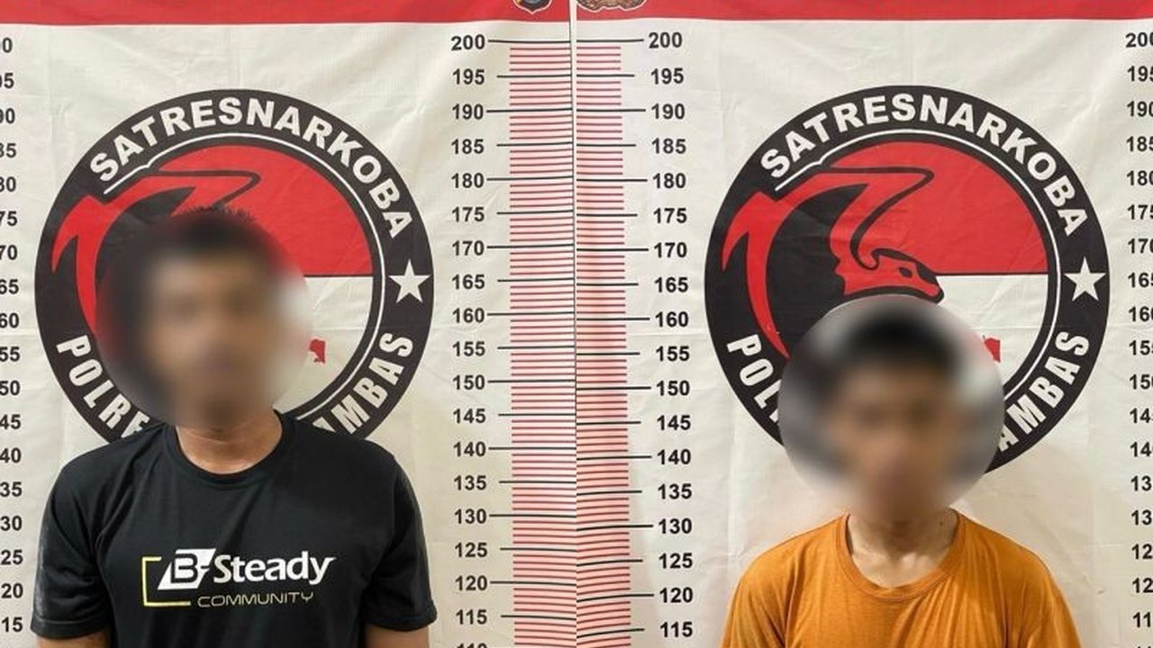 Dua karyawan honorer PLN di Tarempa, Anambas, ditangkap Polres Anambas karena kepemilikan sabu dengan total berat 6,26 gram; ancaman hukuman hingga 20 tahun penjara.