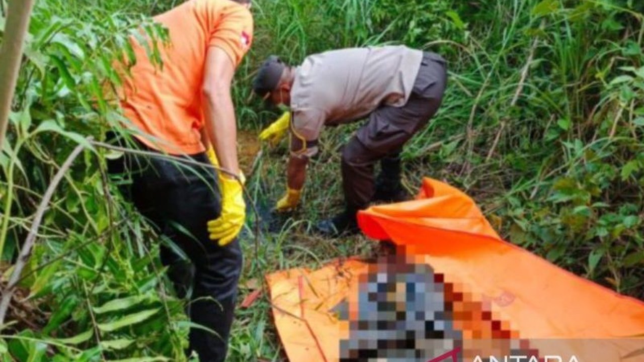 Polres Solok Kota mengungkap identitas kerangka manusia yang ditemukan di belakang kantor DPRD sebagai Deswinto (49), seorang penderita gangguan jiwa yang telah lama hilang.