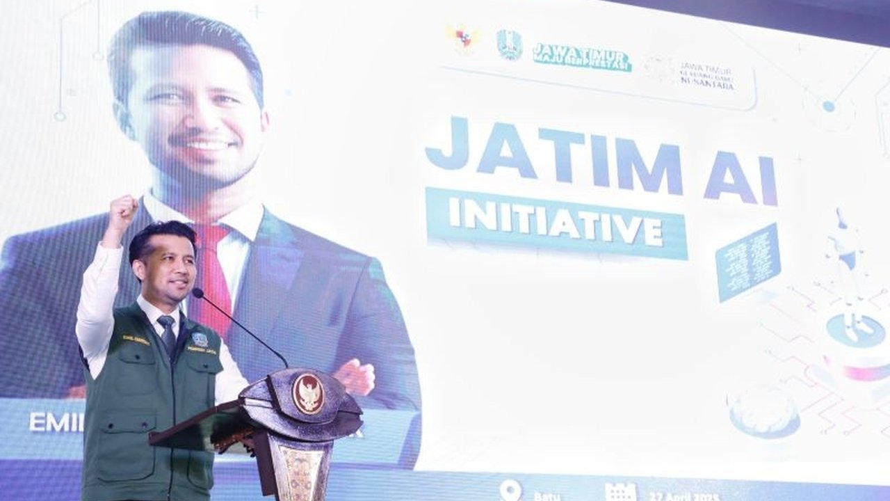 Wagub Jatim Emil Dardak mendorong pemanfaatan Artificial Intelligence (AI) di lingkungan Pemprov Jatim untuk meningkatkan efisiensi dan pelayanan publik,  menekankan pentingnya keseimbangan antara AI dan peran manusia.