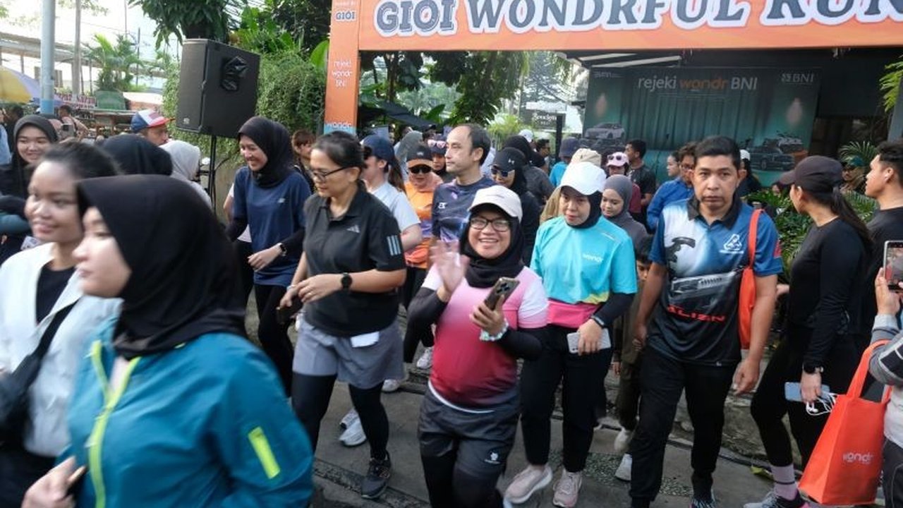 BNI gandeng komunitas lari di CFD Jakarta untuk meningkatkan transaksi aplikasi wondr by BNI melalui program undian berhadiah mobil dan elektronik hingga jutaan rupiah.