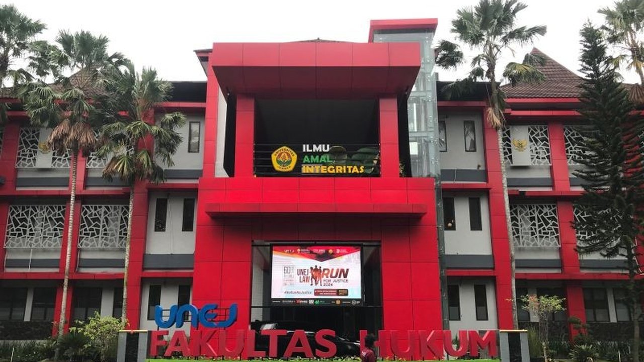 Fakultas Hukum Universitas Jember (FH Unej) berhasil menduduki peringkat ke-9 kampus hukum terbaik di Indonesia menurut Times Higher Education World University Ranking (THE WUR) by Subject 2025, naik dua peringkat dari tahun sebelumnya.