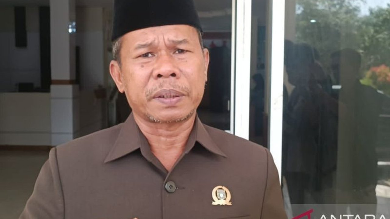 Ketua DPRD Bangka Tengah, Batianus, meminta agar OPD memprioritaskan pelayanan kesehatan, pendidikan, dan infrastruktur meskipun ada kebijakan efisiensi anggaran.